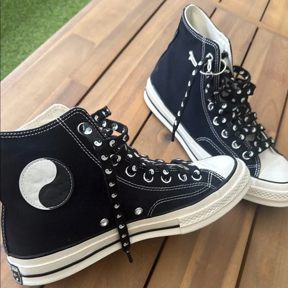 Chuck 70 All Star Yin-Yang - GLOW IN THE DARK (Unisex M8/W10) - Picture 5 of 9